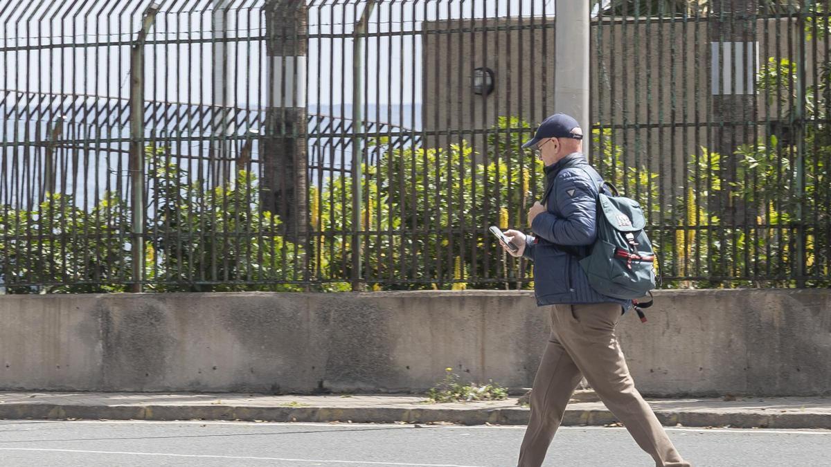 El extécnico de Parques y Jardines Miguel Ángel Padrón a su salida de la Ciudad de la Justicia.
