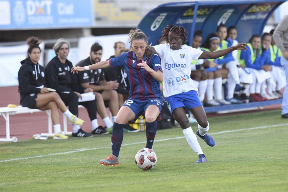 Partido del torneo Egalité de fútbol femenino