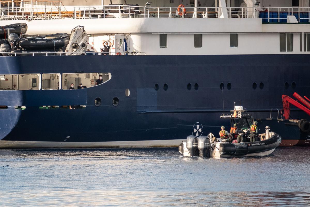 Las mejores imágenes del desembarco del MV Hondius en el Puerto de Granadilla