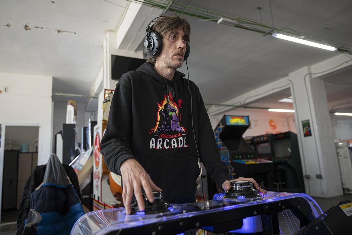 Así es la nueva sede de la asociación ARCADE en Esplugues: con 120 recreativas y medio centenar de pinballs
