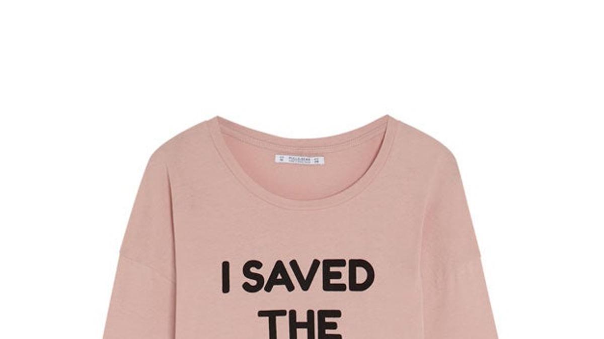 Camiseta 'I saved the world today' de Pull&amp;Bear. (Precio: 4, 99 euros)