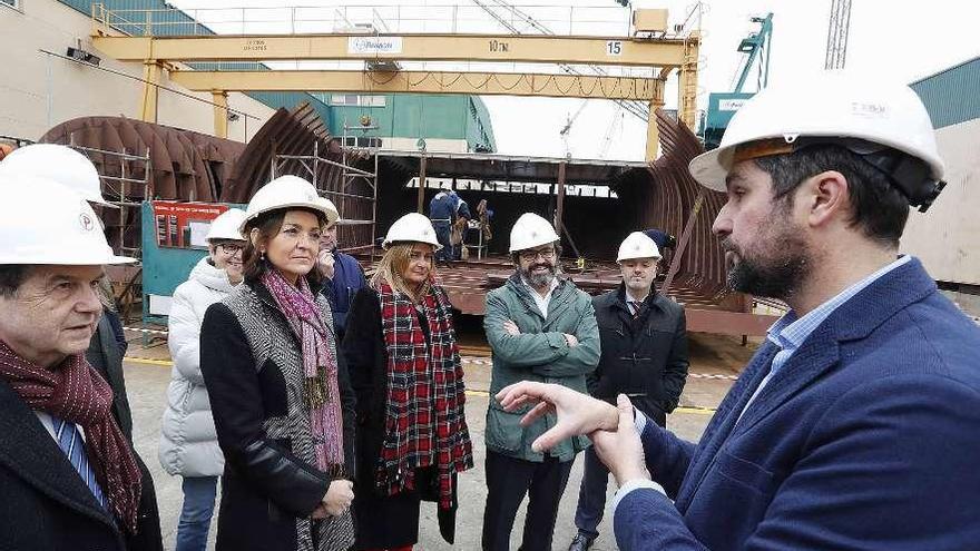 La ministra de Industria, Reyes Maroto, ayer en una visita a Pescanova en Vigo.