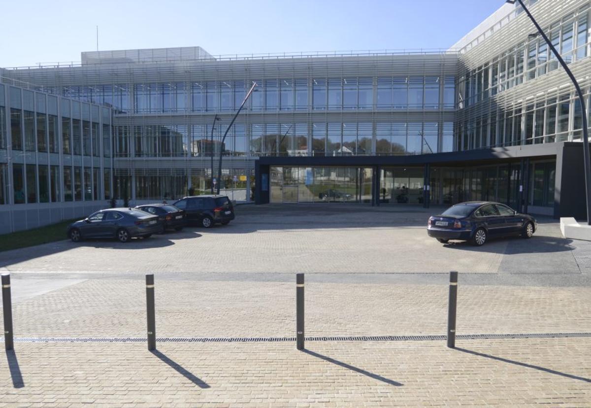 Exterior del Centro Integral de Saúde (CIS) de Lalín. | BERNABÉ/JAVIER LALÍN