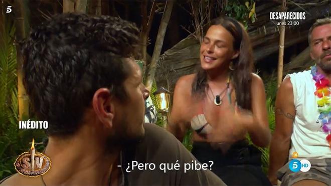 Marta Peñate hablando con Alejandro Nieto en Supervivientes