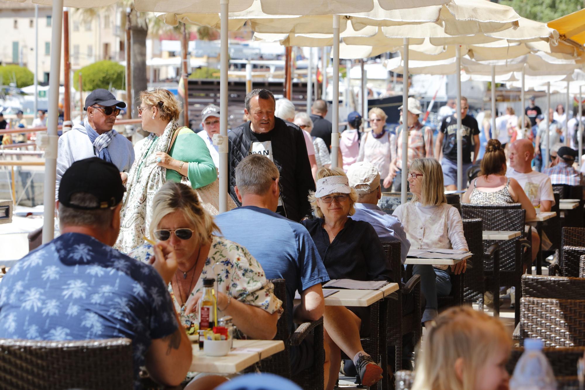 Sonne, Tram, Eis essen: So genießen die Mallorca-Urlauber die Stimmung in Port de Sóller