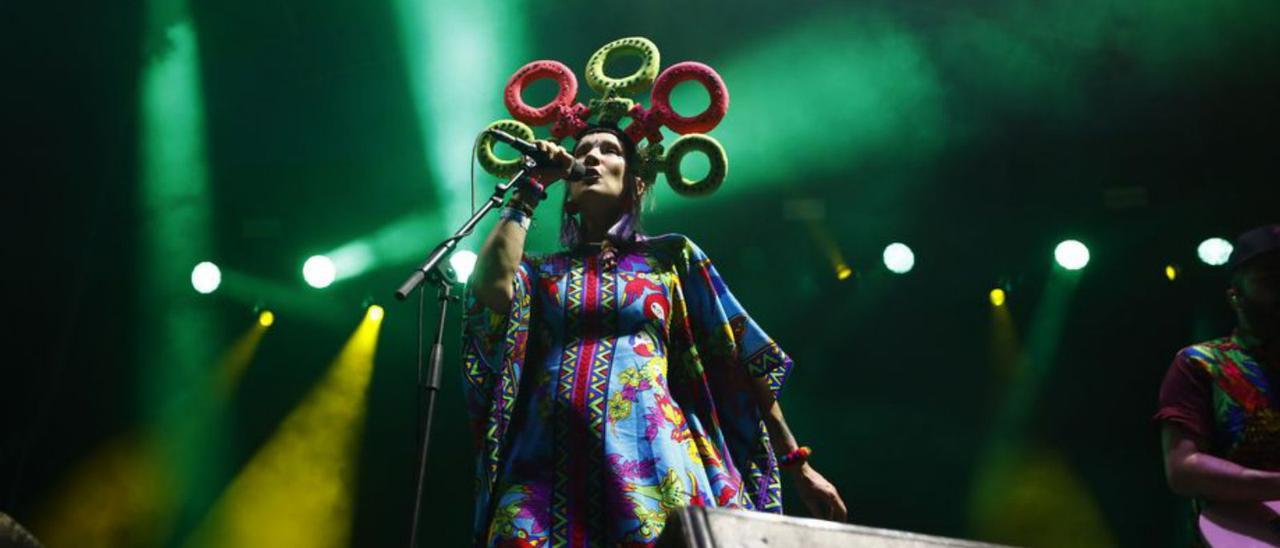 Andrea Echeverri, cantante de Aterciopelados, ayer en su concierto. | GALINDO / VORNICU