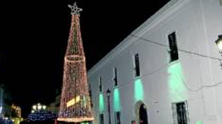 Un árbol de 10 metros, en el alumbrado navideño