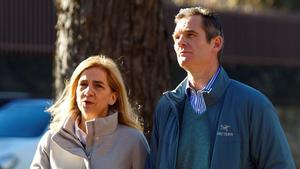 Fotografía de archivo (25/12/2019), de la infanta Cristina e Iñaki Urdangarin que han decidido de común acuerdo, interrumpir su relación matrimonial después de que la pasada semana se conociera el vínculo del exduque de Palma con otra mujer, según aseguran ambos en un comunicado remitido a EFE en el que subrayan que el compromiso con sus cuatro hijos permanece intacto.