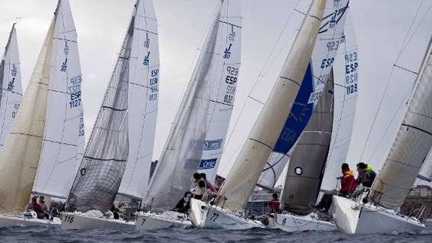 Salida de los barcos en A Coruña, el pasado fin de semana. / la opinión