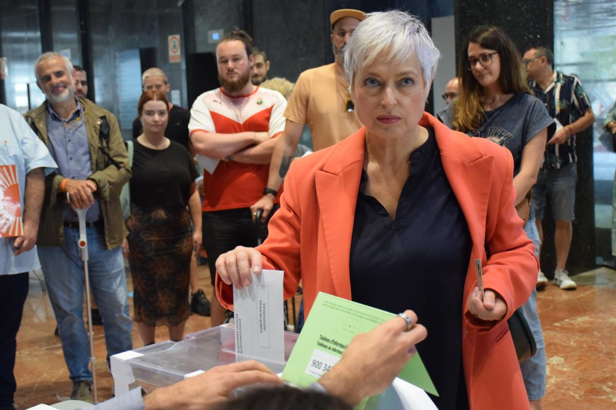 Anna Grau, candidata de Ciutadans, vota en Ciutat Vella.