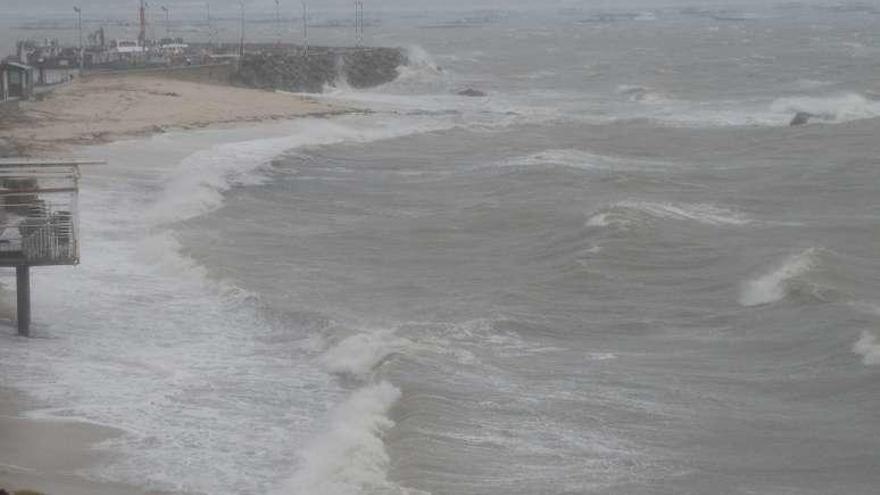 Playa de O Con en el último temporal de primeros de febrero. // G.N.