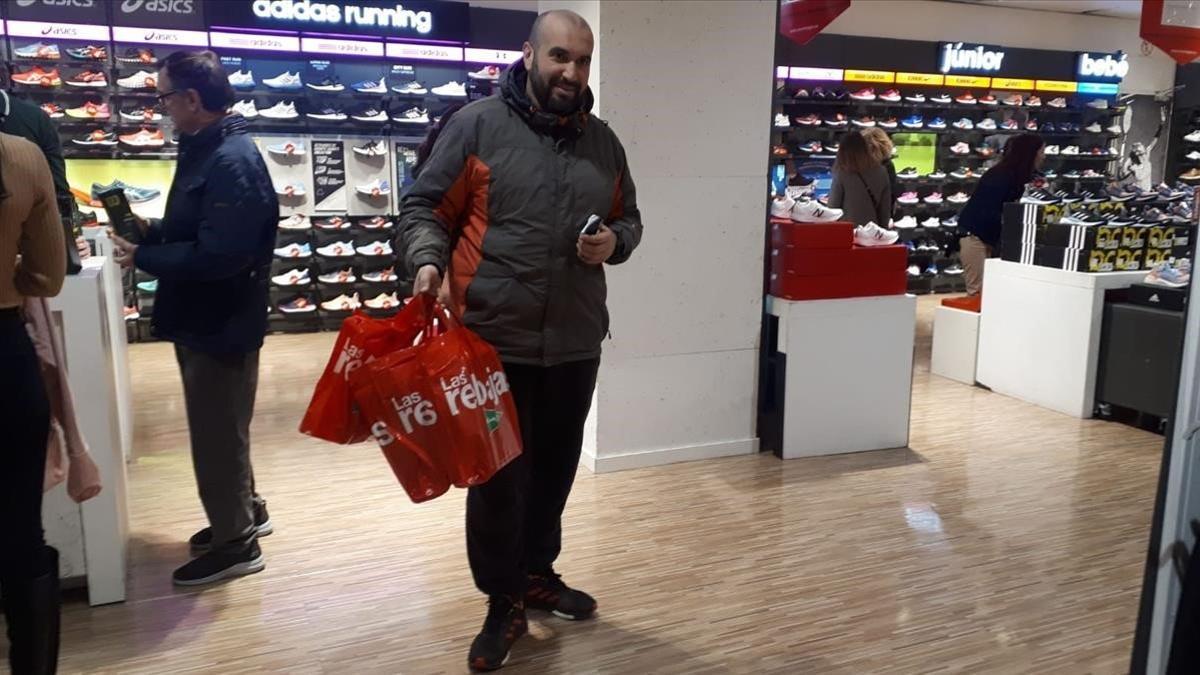 Mohamed Boukraa es un melillense que viaja a Madrid por tercer año para acudir el primer día de rebajas