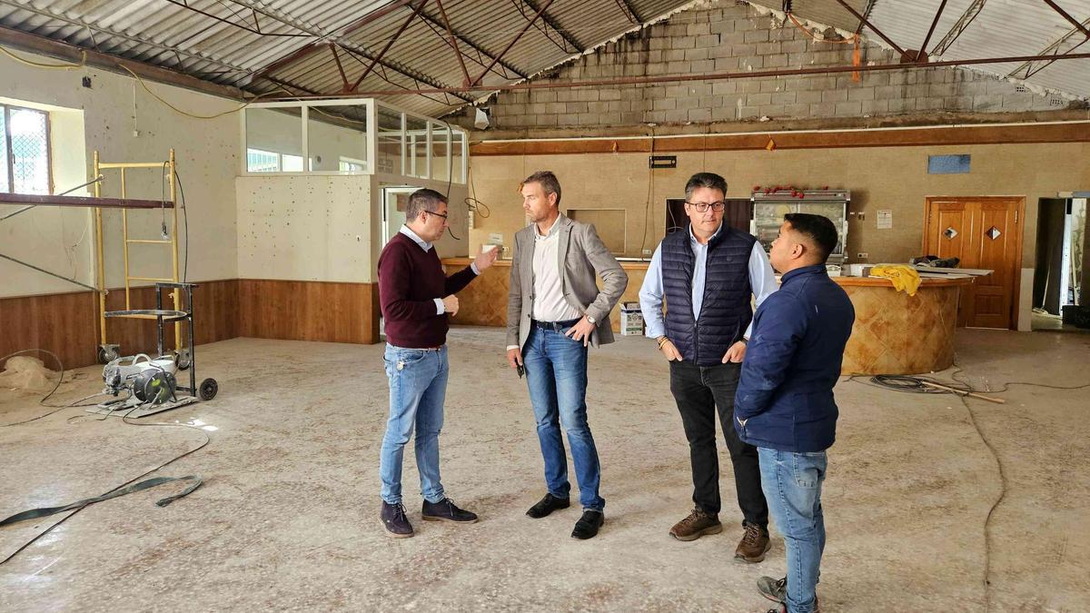 El alcalde visita las obras del Salón Social