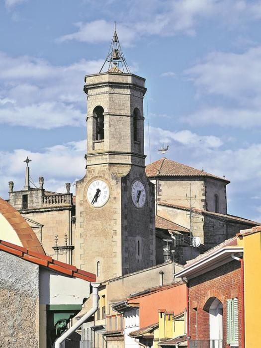 Vista del campanar de l’església de Sant Esteve d’Olot