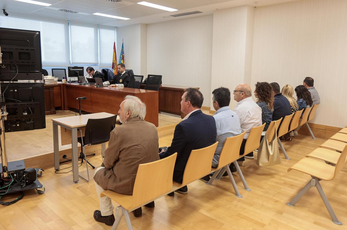 Imagen de esta mañana del juicio del caso uniformes de la Policía Local de Santa Pola
