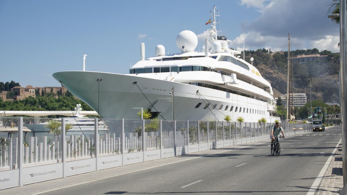 En la Marina de Megayates de Málaga permanecen atracados dos yates que suman más de 300 millones.