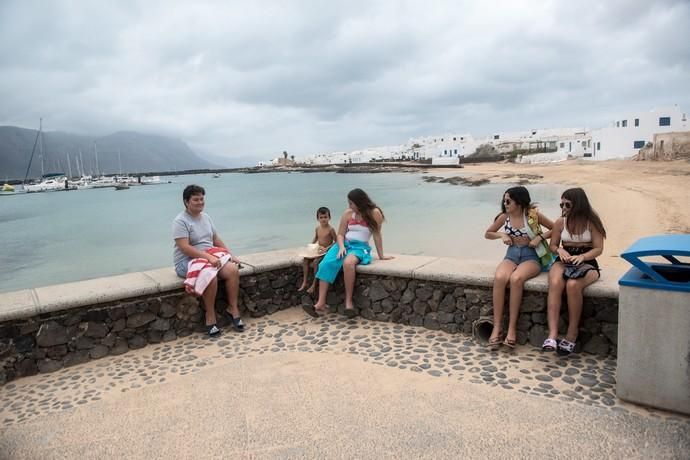 Vida cotidiana en La Graciosa en el primer día ...