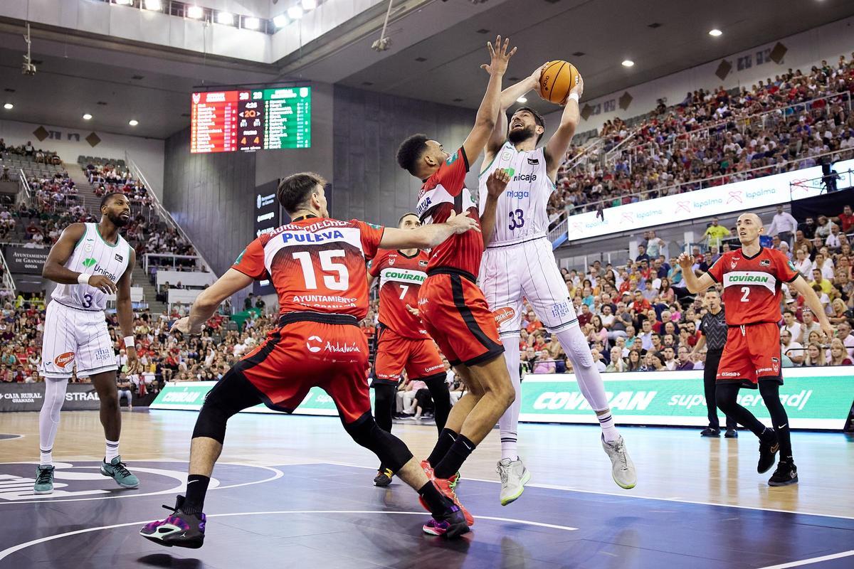 Kilian Tillie, durante el partido en Granada.