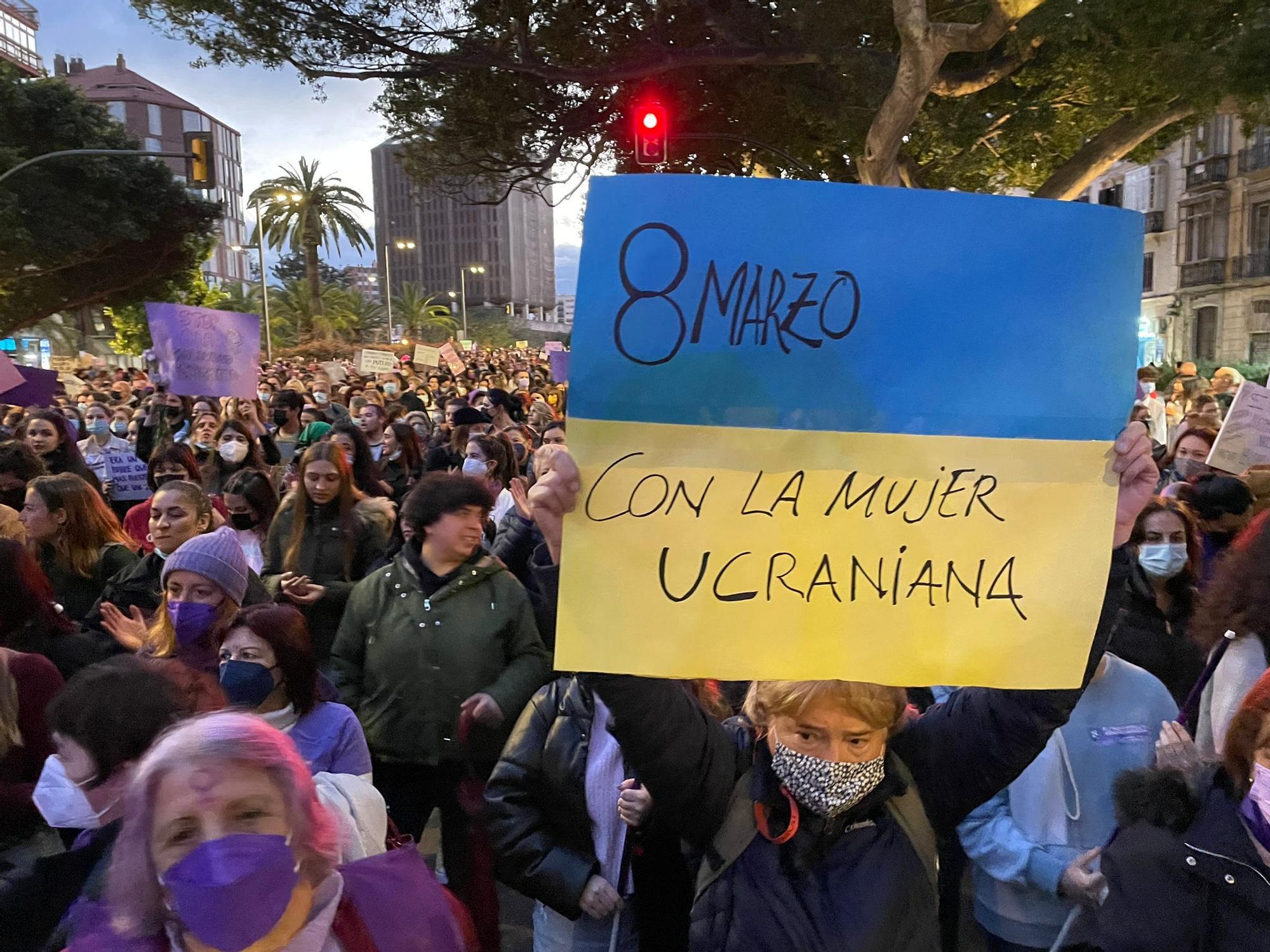 Las imágenes de la marcha multitudinaria por el Día Internacional de la Mujer en Málaga.