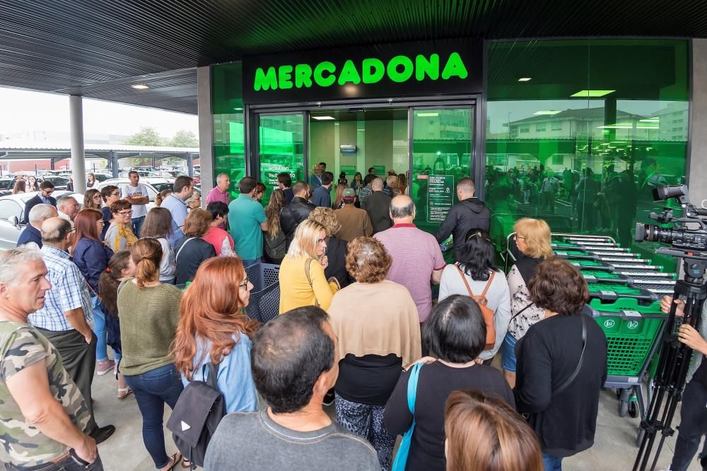 Inauguración del primer supermercado de Mercadona en Portugal.