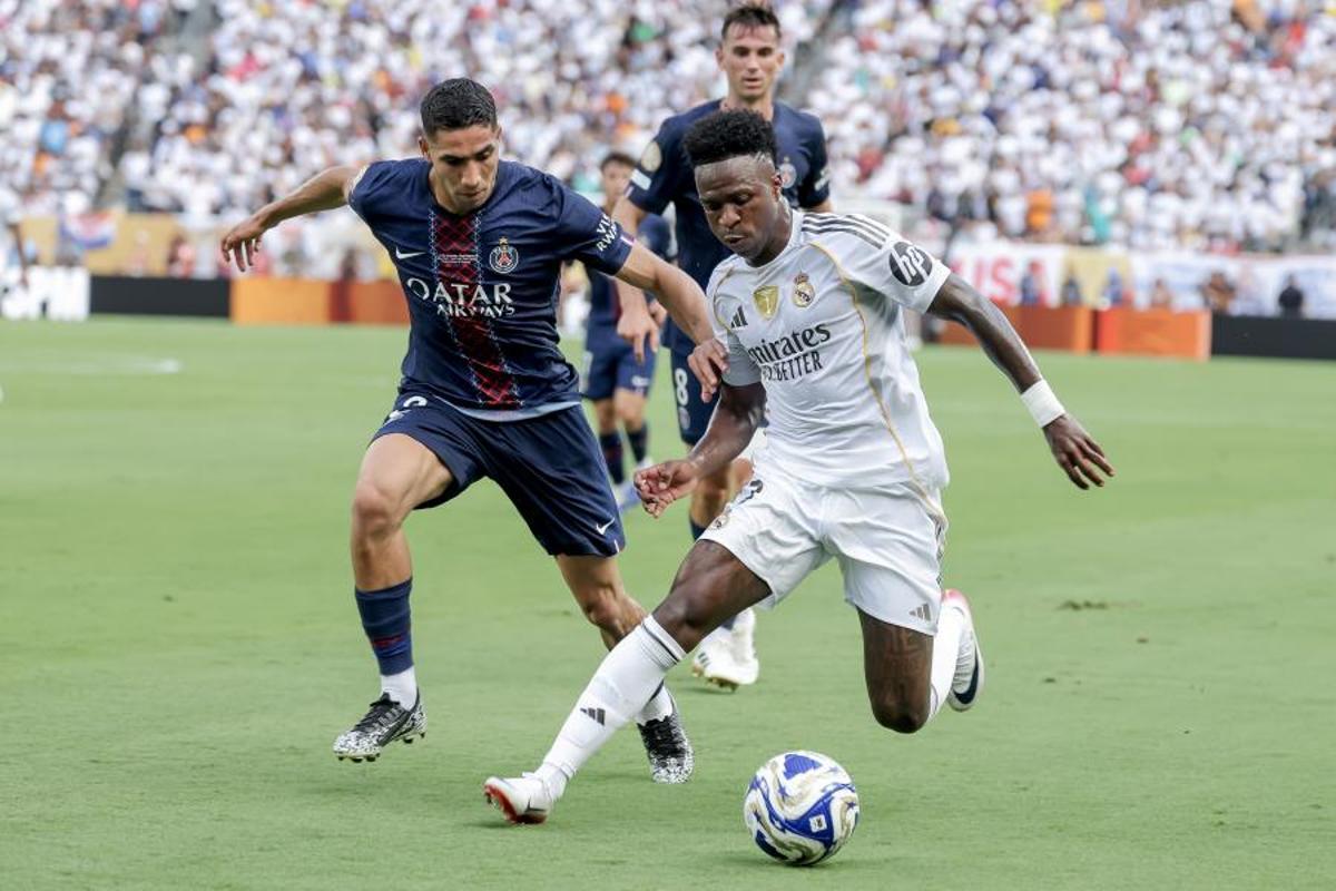 Achraf ante Vinicius, en el Mundial de Clubes