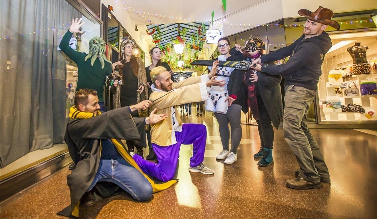 Dueños de tiendas frikis en Galerías Malda de Barcelona