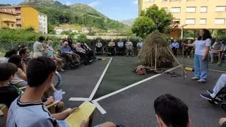 Mayores y jóvenes en sintonía: encuentro entre estudiantes y residentes en Arriondas: "Fue una experiencia gratificante y enriquecedora"