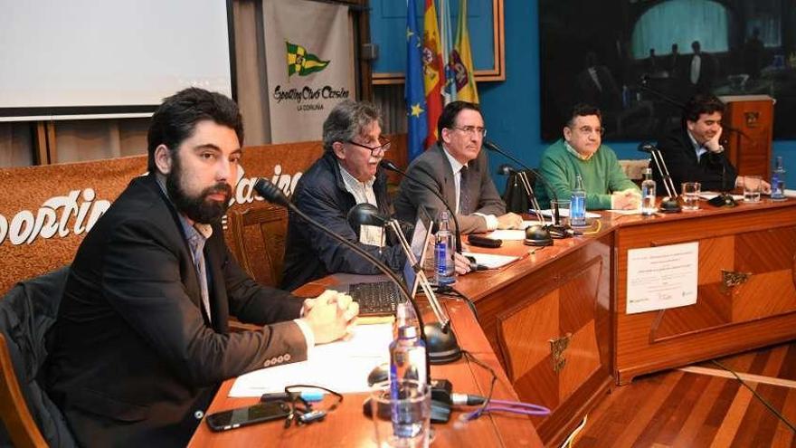 Xiao Varela, Alberto Unsain, Juan José Yáñez, José Manuel Dapena y Martín Fernández Prado, en el debate.