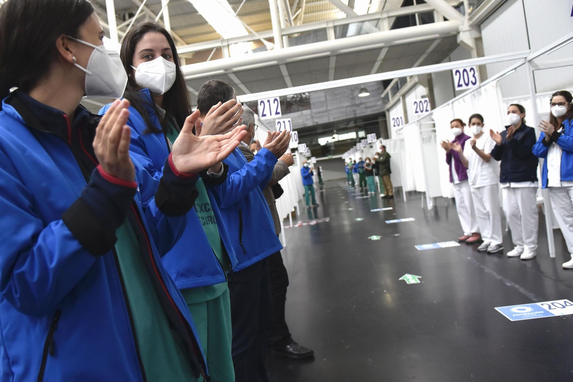 Aplauso de sanitario a los enfermeros del COVID-19 en Expocoruña