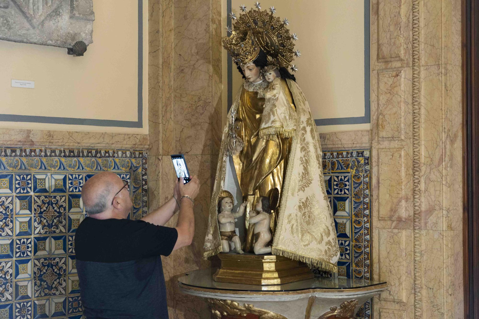 La Virgen de los Desamparados en el Ayuntamiento