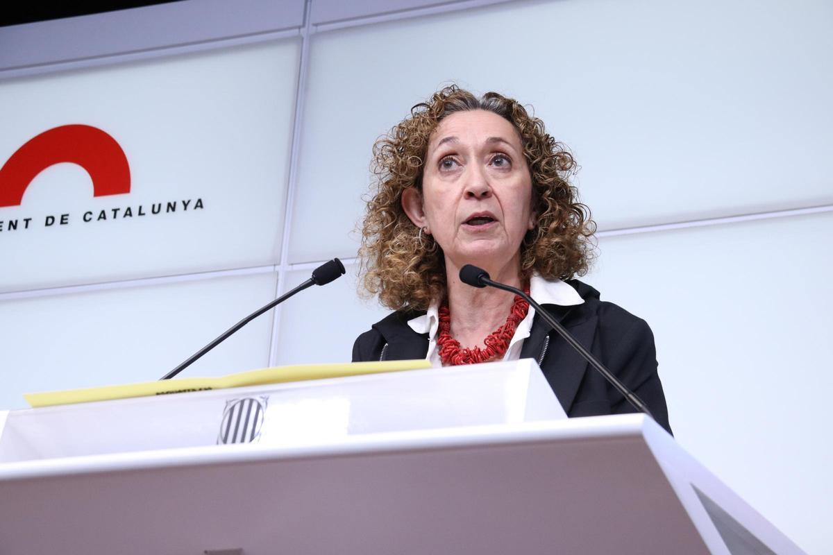 La portavoz de ERC en el Parlament, Ester Capella, en una rueda de prensa en la Cámara catalana