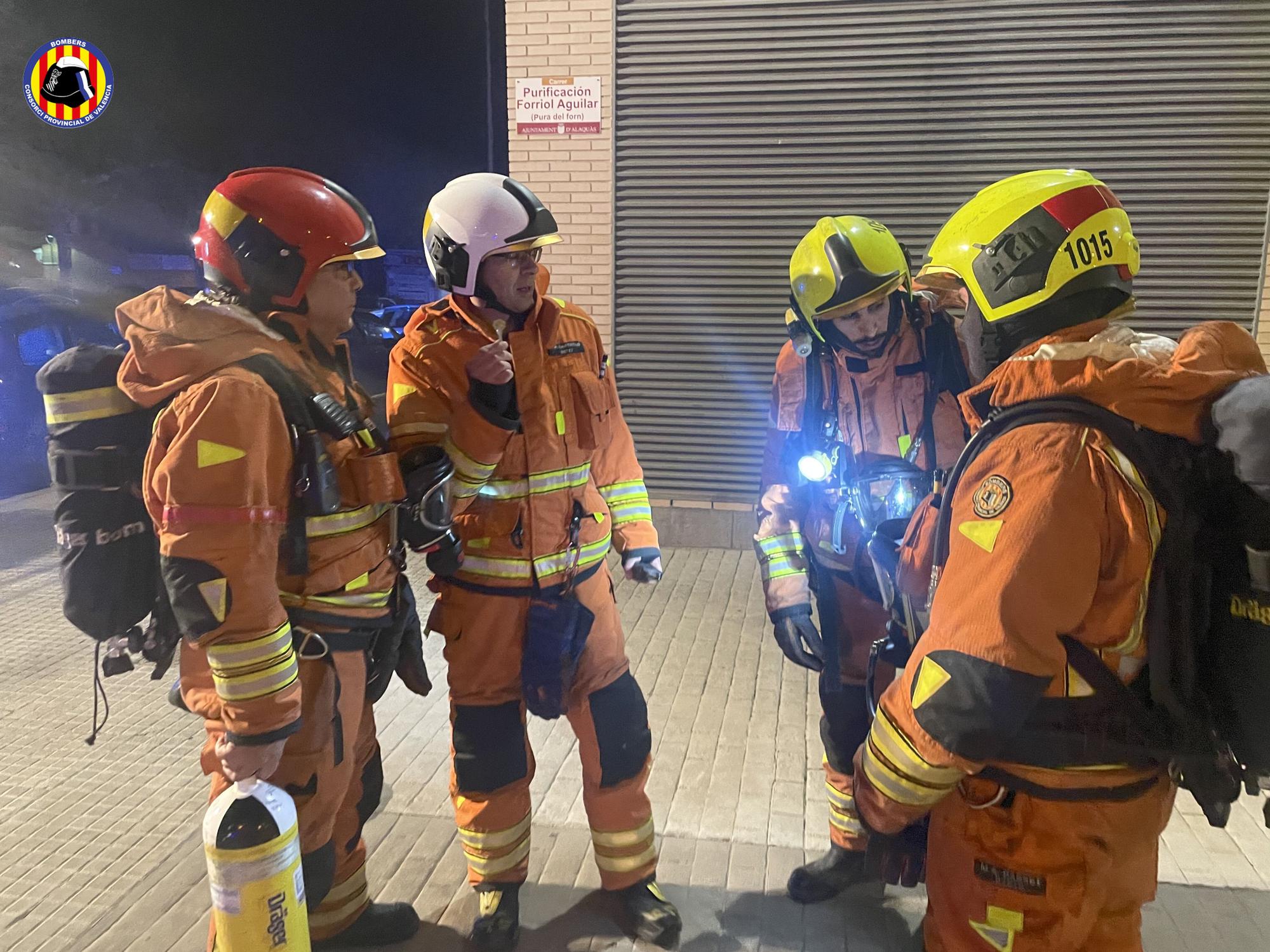 Un incendio en un garaje obliga a evacuar a más de 100 familias en Alaquàs