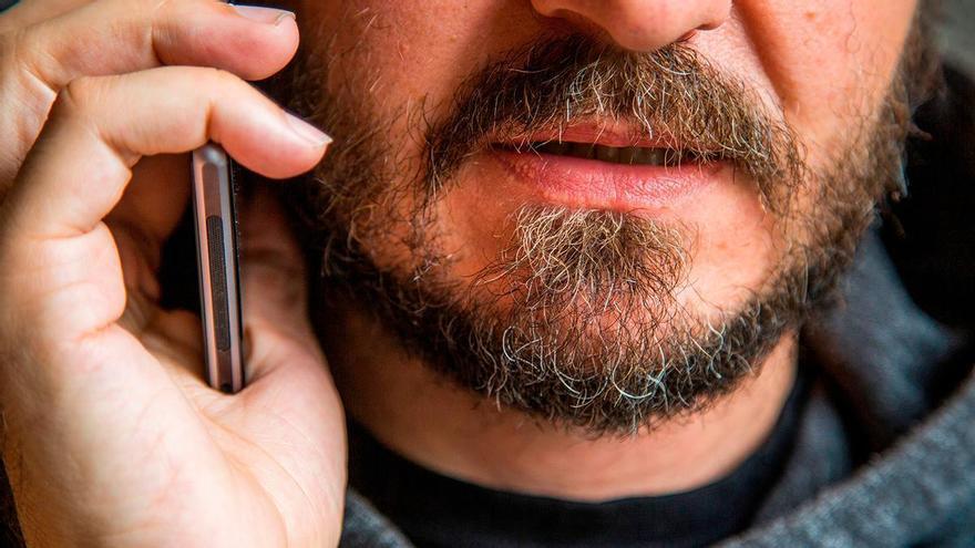 La empresa puede exigir a un empleado que le dé su número de teléfono y email si quiere teletrabajar