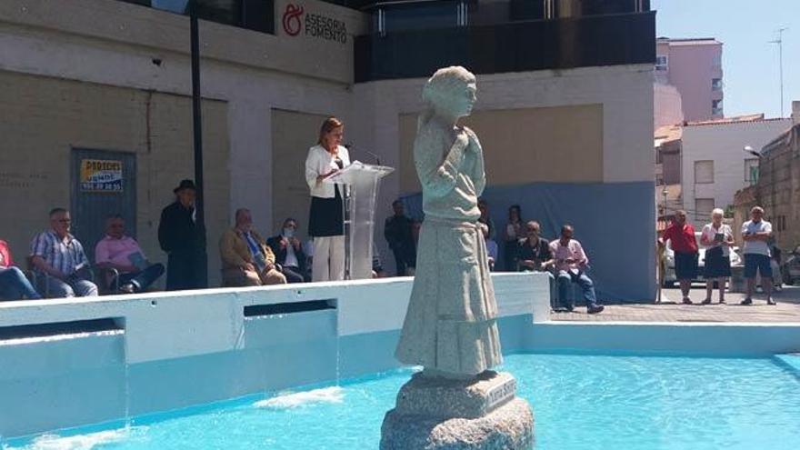 La estatua inaugurada hoy en Cangas // G.Núñez