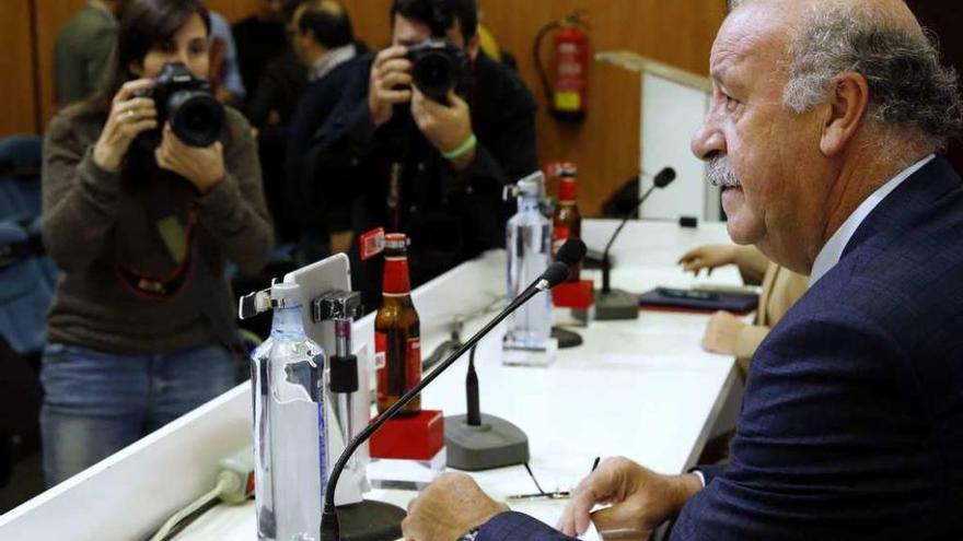 Del Bosque, ayer antes de dar la lista de convocados. // Efe