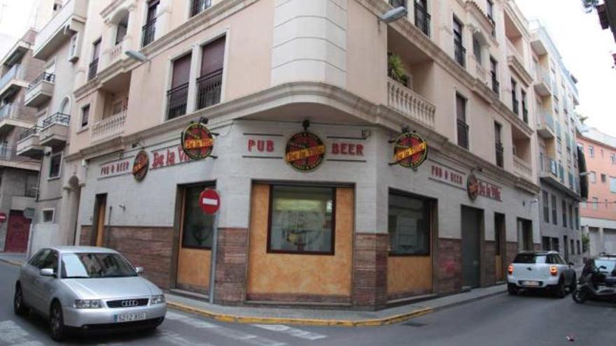 Los vecinos vienen protestando desde hace años por los ruidos del pub.