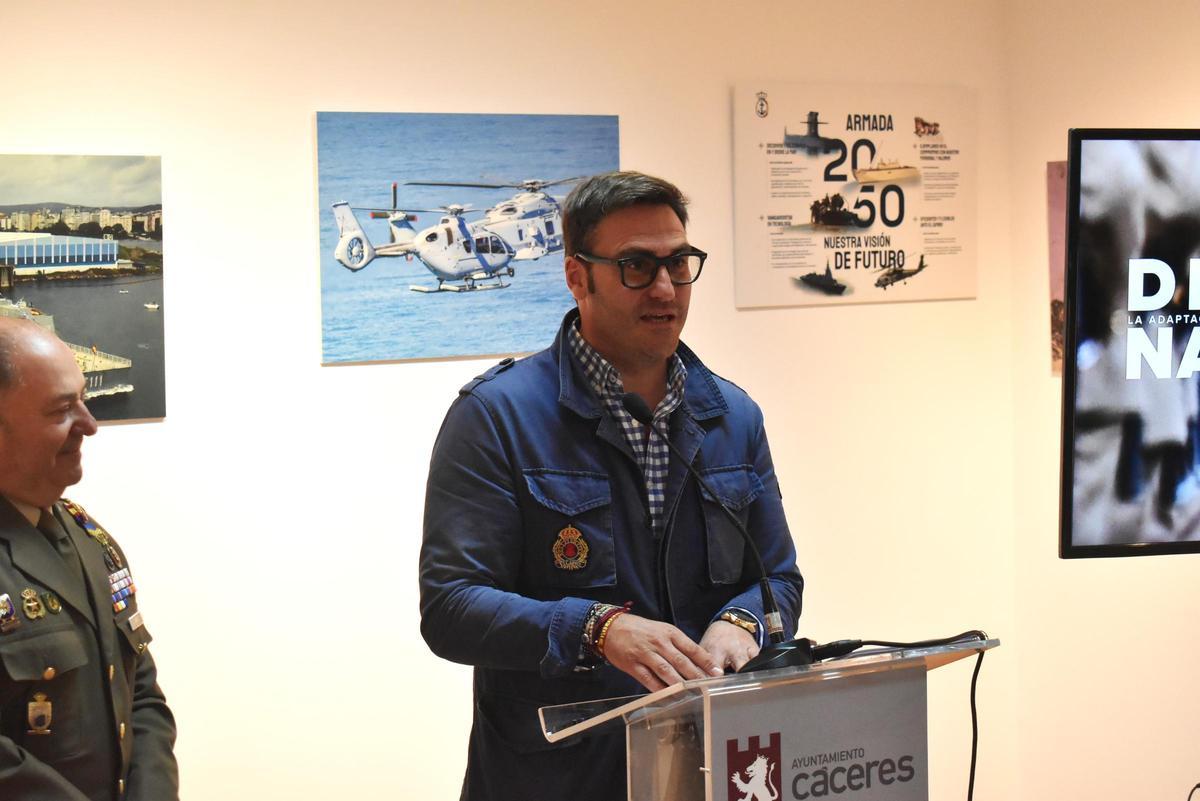 Galería | Así fue la inauguración de la exposición de las Fuerzas Armadas en Cáceres