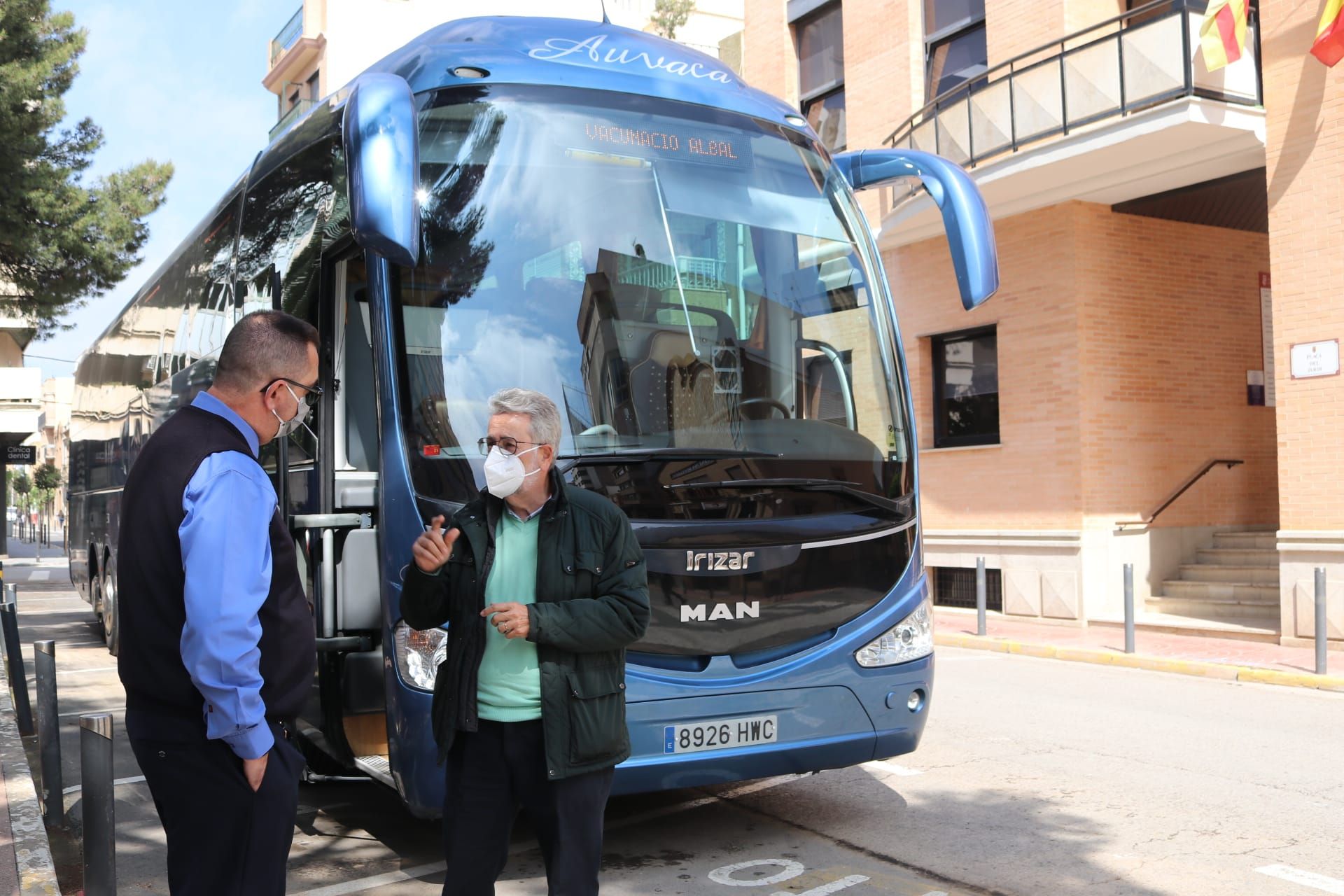 El alcalde de Albal, con el conductor.