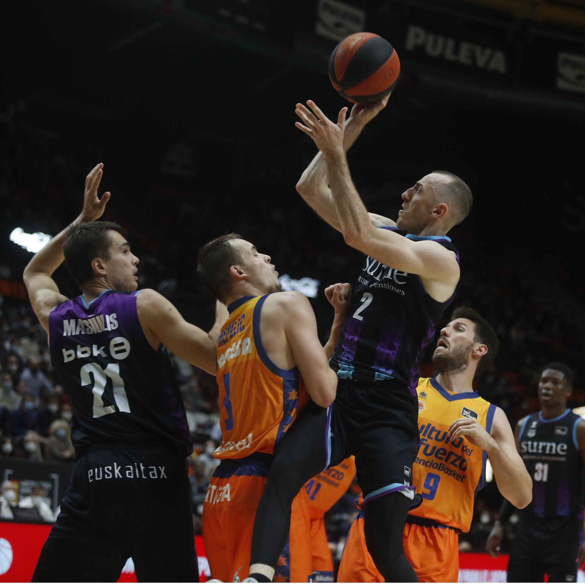 Espectacular remontada de Valencia Basket frente al Surne Bilbao