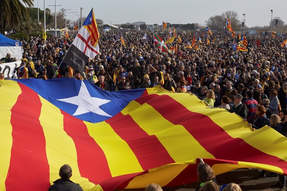 Torra y Puigdemont participan en un acto independentista en Perpiñán.