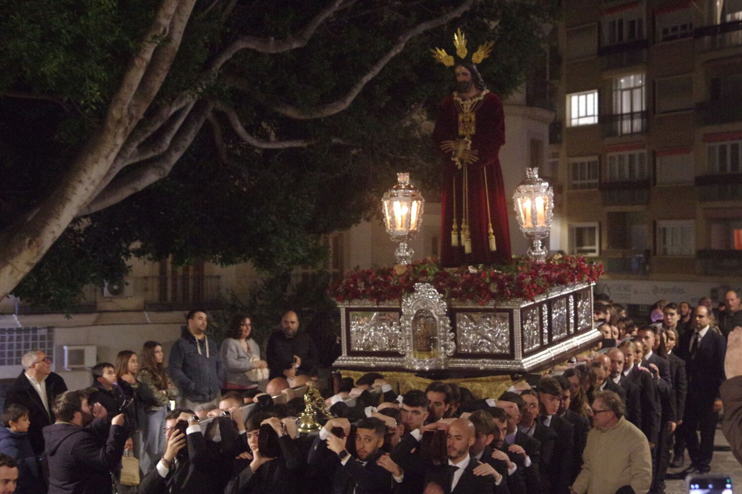 Traslado del Señor del Rescate desde la Basílica de la Victoria tras su triduo cuaresmal