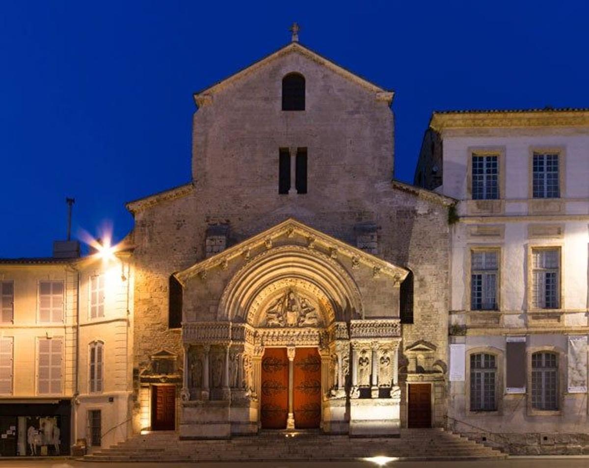 La iglesia de San Trófimo es del siglo XII