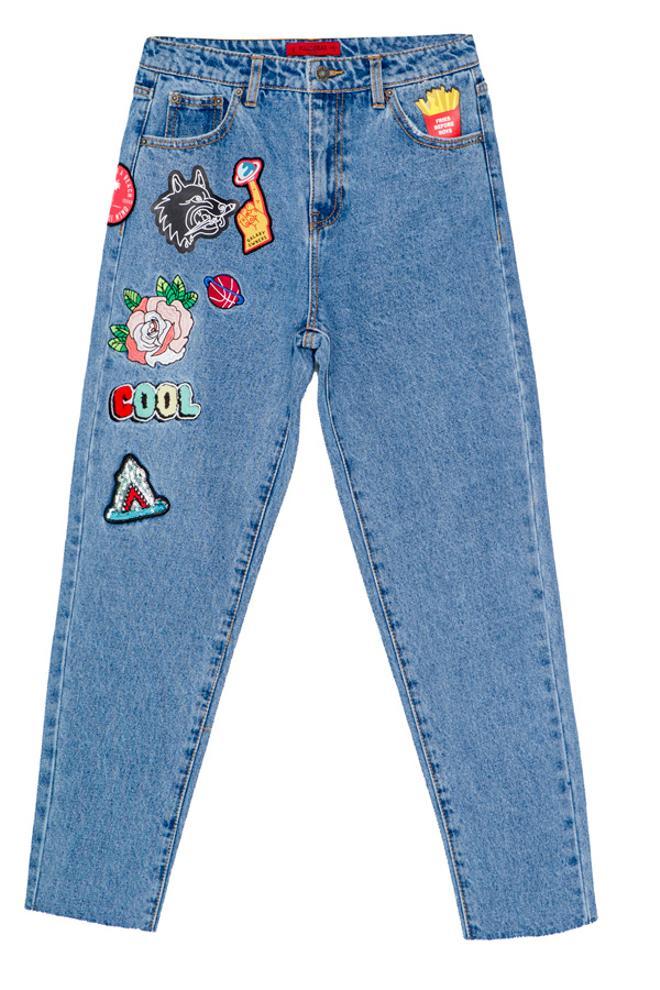 Unos ‘Mom Jeans’ con parches lucirás