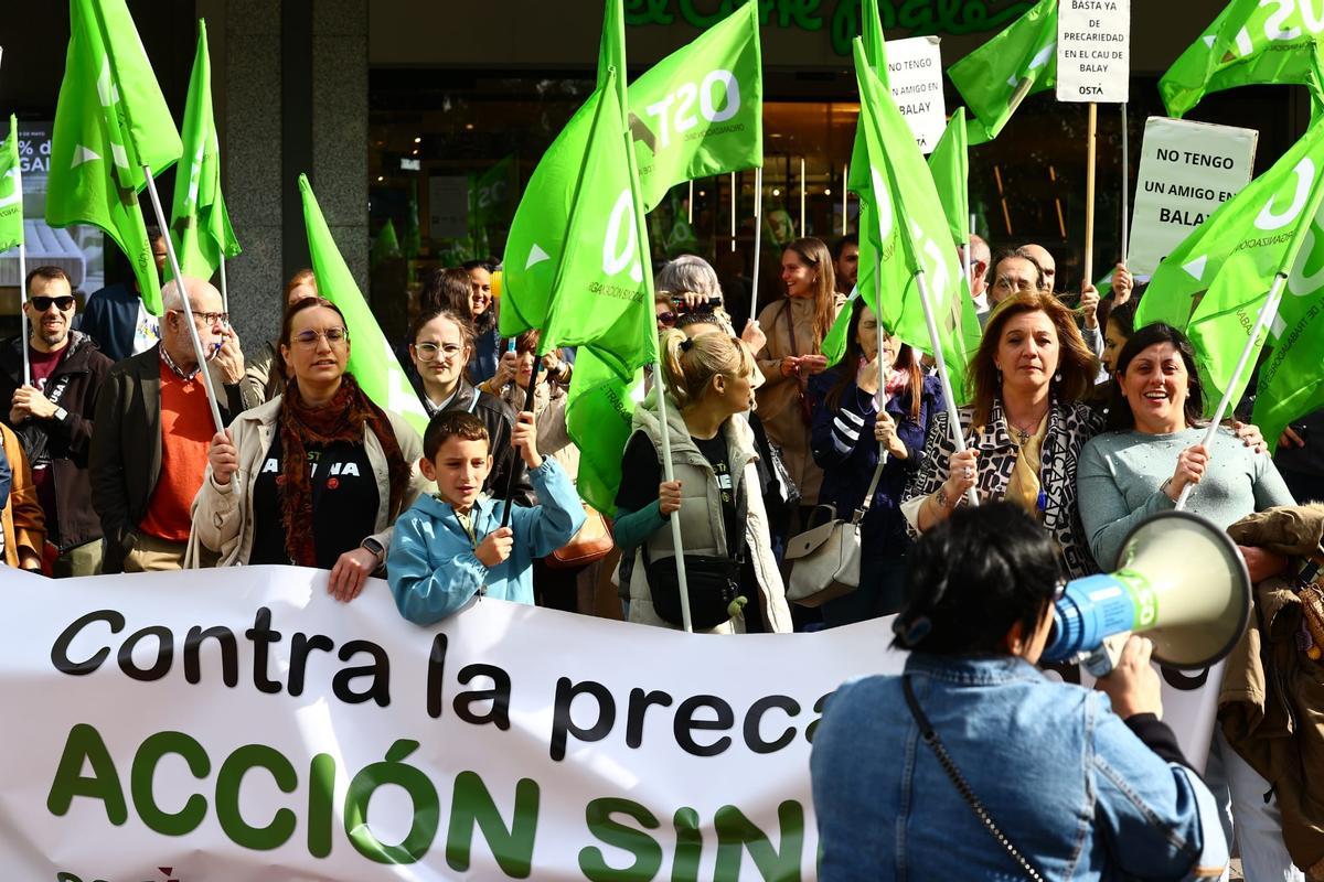 En imágenes I Protesta de los trabajadores de BSH Atención al Usuario en Zaragoza