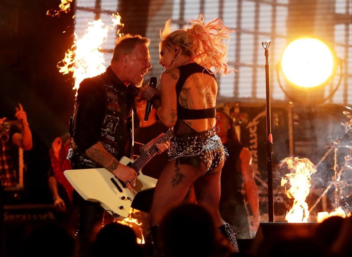 Premios Grammy 2017, Lady Gaga canta junto a James Hetfield
