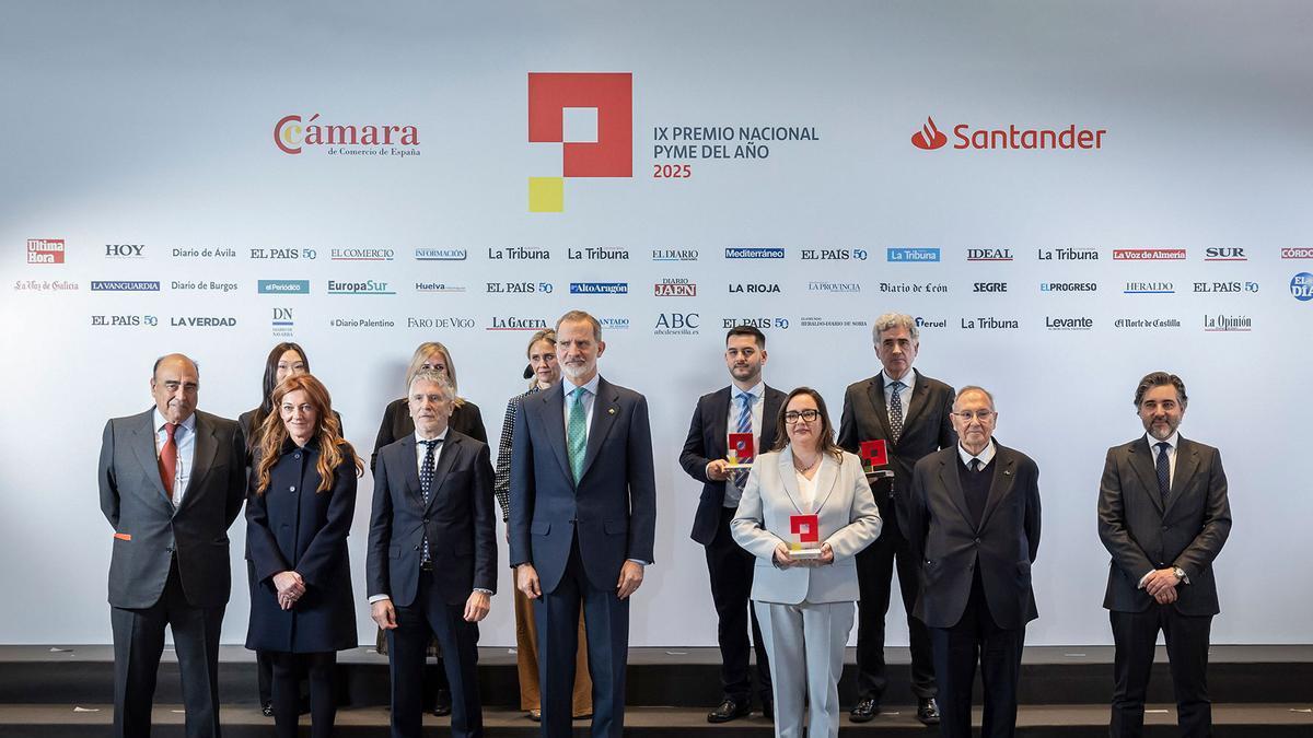 Foto de familia en la entrega del Premio Nacional Pyme del Año 2025 presidida por el rey Felipe VI.