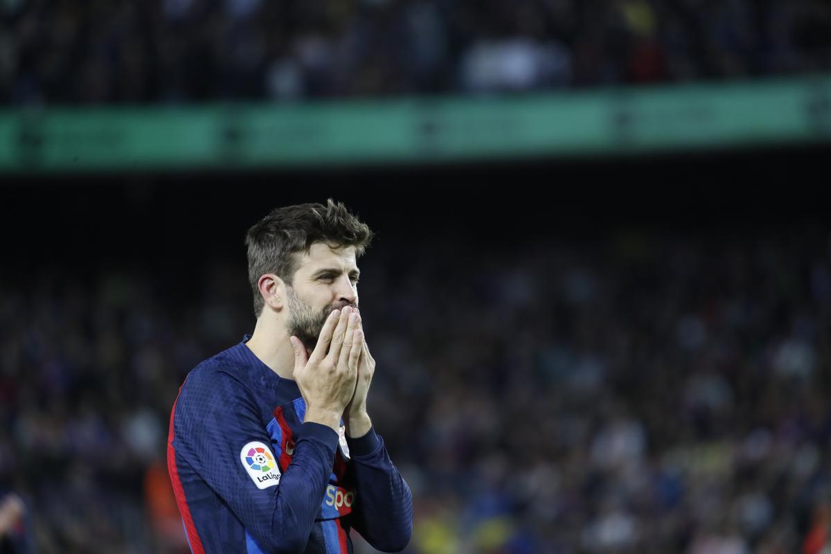 FC Barcelona’s defender Gerard Pique at the end of the Spanish LaLiga soccer match between FC Barcelona and UD Almeria held at Spotify Camp Nou Stadium in Barcelona, eastern Spain, 05 November 2022. Pique played tonight the last soccer game of his career. EFE/Marta Perez