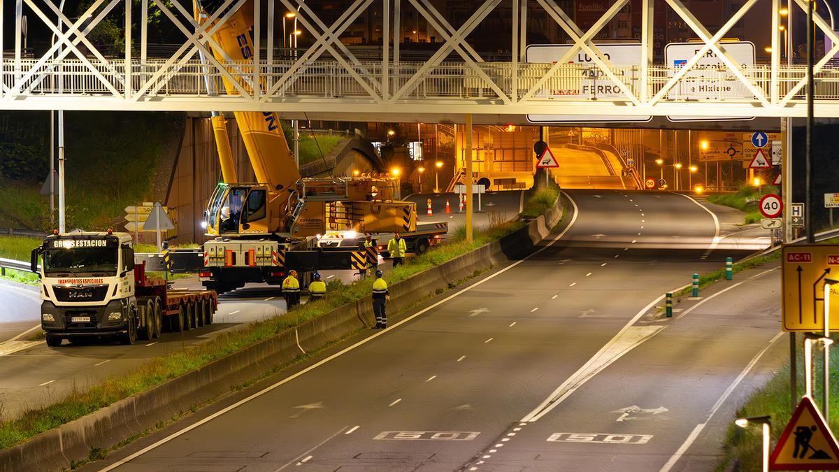 Corte de tráfico nocturno para la instalación de la pasarela peatonal de Pedralonga.