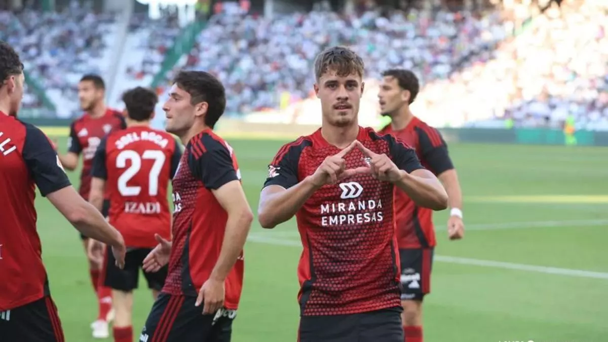 El Mirandés gana en Córdoba y saca al Elche del ascenso directo
