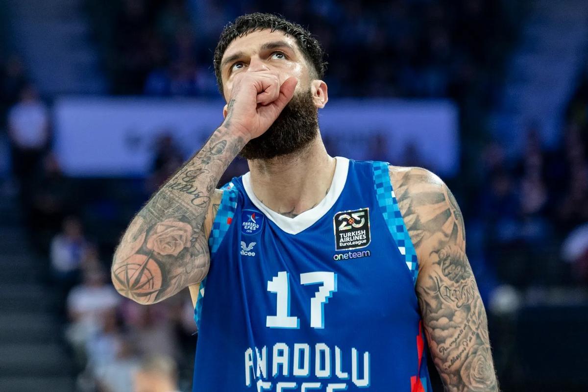 Poirier se ha quedado sin Eurobasket y también será una baja importante de Anadolu Efes hasta enero de 2026